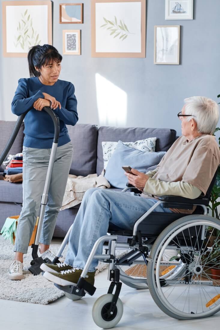Housekeeping for Seniors | In-Home Care | ComForCare Canada - Light_housekeeping_4